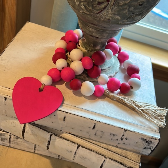 Tier Tray Decor Valentine 💘 Wood Painted Beads - Picture 4 of 9